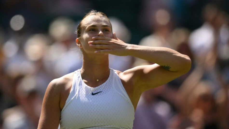 Wimbledon: Sabalenka se fait tr&egrave;s peur, Djokovic &eacute;vite le couvre-feu