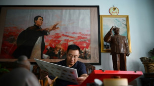 Badges, bustes et bibelots: ces Chinois fans de "culture rouge" de l'&egrave;re Mao