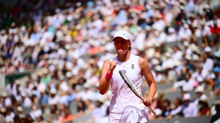 Swiatek wins in three sets at Wimbledon warm-up Bad Homburg