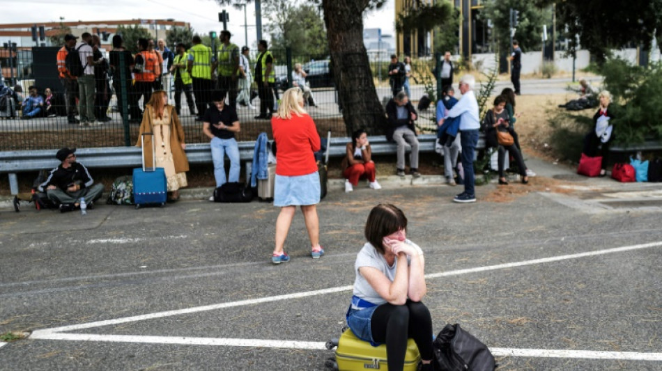 Une deuxi&egrave;me journ&eacute;e de fausses alertes dans les a&eacute;roports fran&ccedil;ais, 18 interpellations
