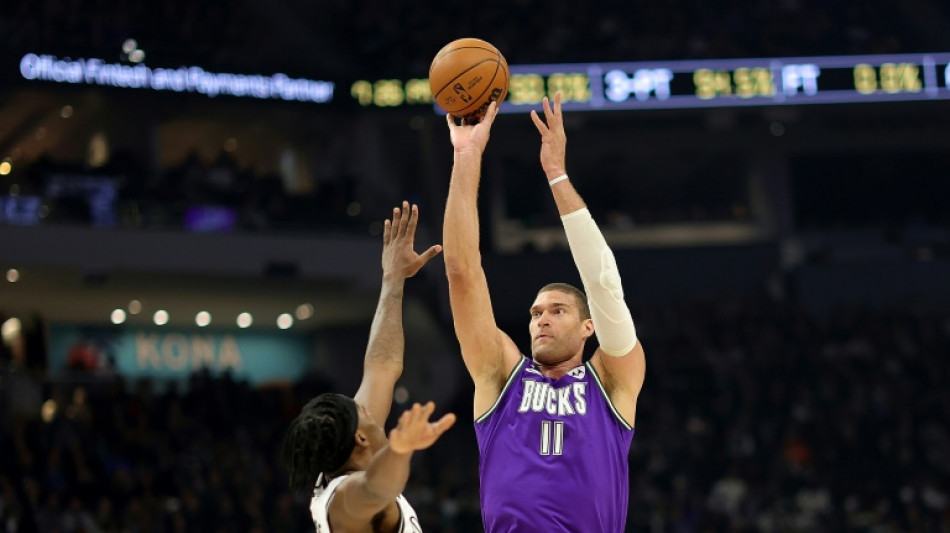 Warriors tropiezan ante unos Grizzlies sin Morant; L&oacute;pez coloca nueve tapones