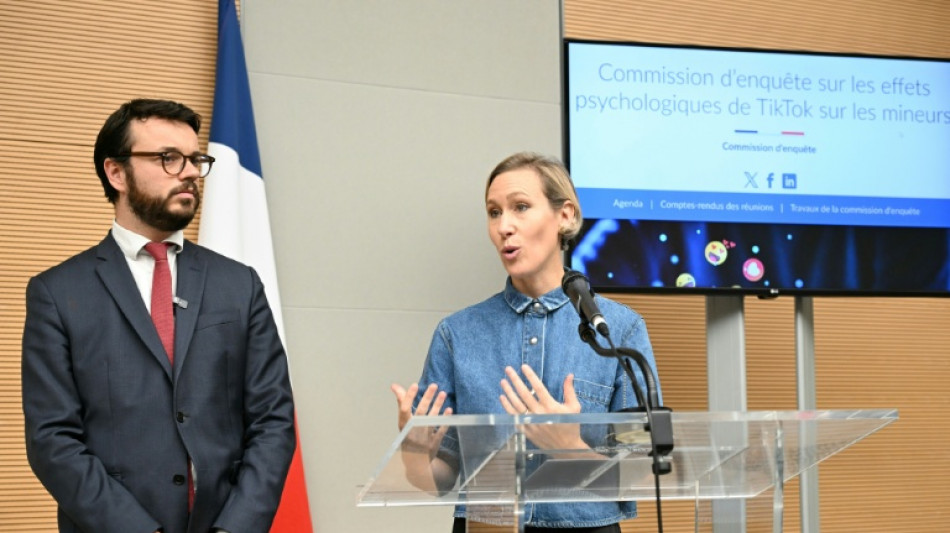 Legisladores franceses piden prohibir las redes sociales a los menores de 15 años