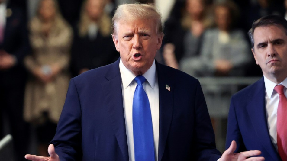 A son proc&egrave;s, Trump sous la menace d'une condamnation pour outrage au tribunal