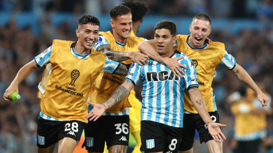 Corinthians perde para Racing (2-1) e est&aacute; fora da Sul-Americana