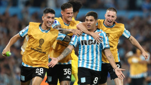 Corinthians perde para Racing (2-1) e est&aacute; fora da Sul-Americana