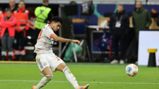 Bayern vence Eintracht Frankfurt (3-0) com 2 gols de Luis Díaz e dispara na Bundesliga