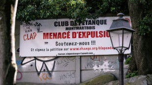 &Agrave; Montmartre, expulsion en cours des boulistes du club de p&eacute;tanque