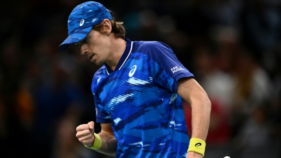 Alcaraz avanza a octavos en Par&iacute;s-Bercy, Medvedev eliminado