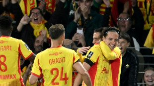 Ligue 1: Lens fait plier Brest (3-1), longtemps réduit à dix