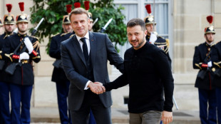 A Paris, Zelensky d&eacute;ment parler de cessez-le feu et r&eacute;clame davantage de soutien