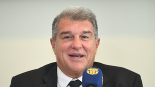 Barcelona no podr&aacute; fichar en el mercado de invierno por "fair play financiero", dice Laporta