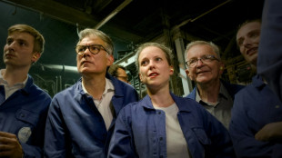 L'aspirante Premi&egrave;re ministre Lucie Castets au chevet des Duralex