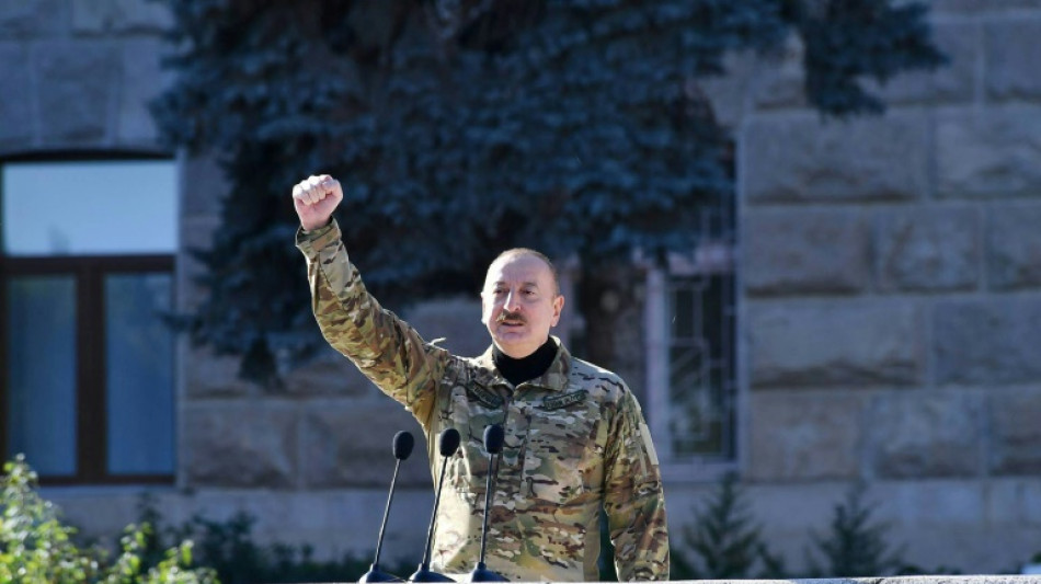 Parade militaire de l'Azerba&iuml;djan dans la capitale du Haut-Karabakh