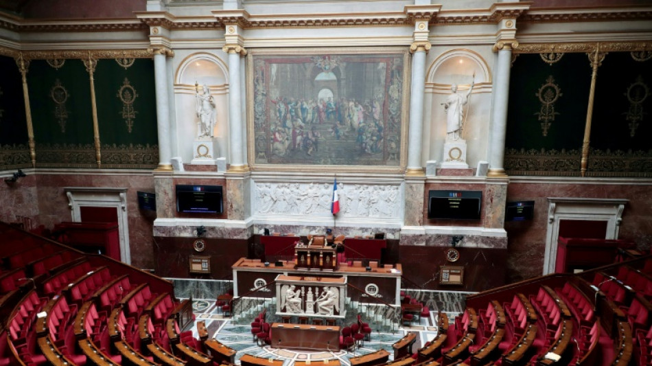 L&eacute;gislatives: les tractations se poursuivent, la gauche raviv&eacute;e d&eacute;barque &agrave; l'Assembl&eacute;e