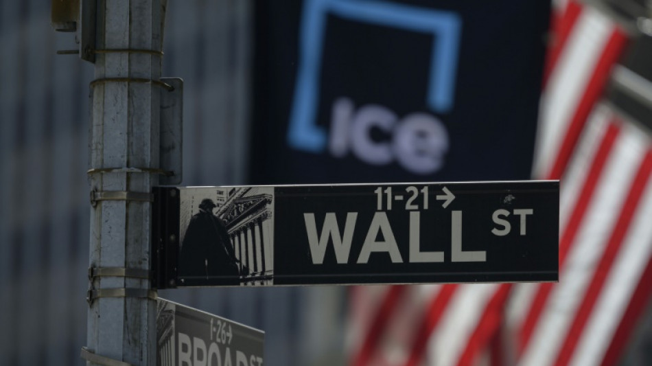 Wall Street finit en ordre dispers&eacute;, r&eacute;siste &agrave; la remont&eacute;e des taux