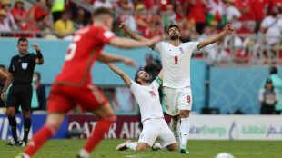Ir&aacute;n logra un emotivo triunfo ante Gales y la deja al borde del precipicio