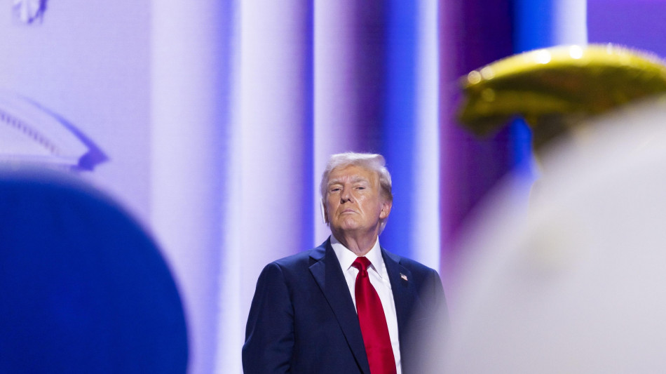 Trump, ho parlato con Zelensky, metter&ograve; fine alla guerra
