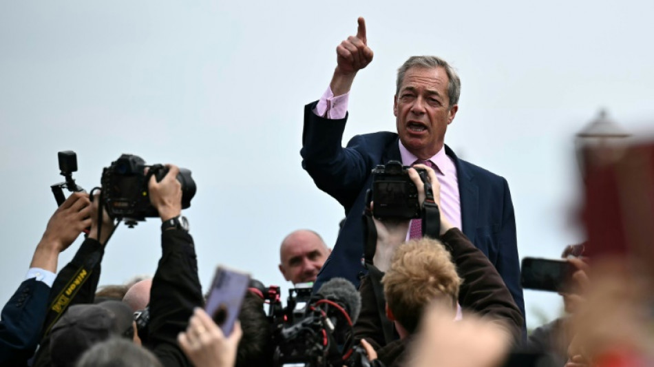 L&eacute;gislatives britanniques: Farage lance sa campagne avant le d&eacute;bat Sunak/Starmer