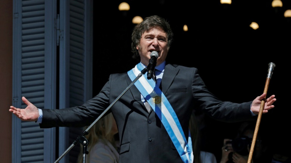 Milei lanza plan de austeridad y deval&uacute;a m&aacute;s de 50% la moneda argentina