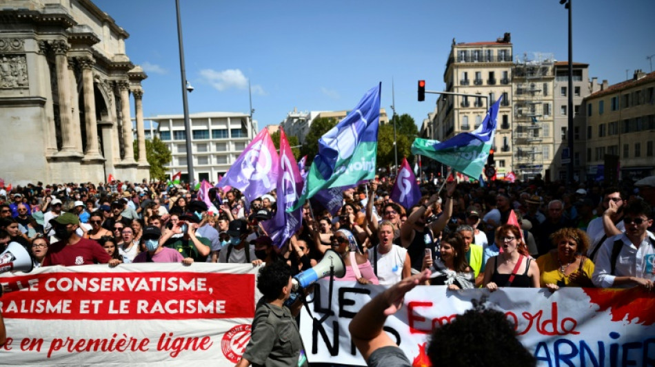 "R&eacute;sistance", "destitution": la gauche d&eacute;file contre Macron