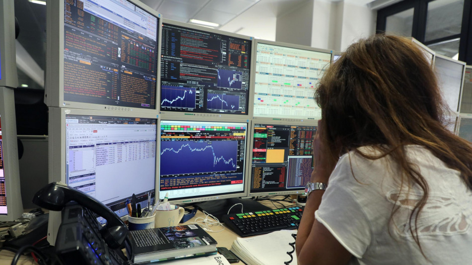 Borsa: Milano chiude in calo con Leonardo e le banche