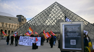 Museu do Louvre reabre parcialmente, apesar da greve