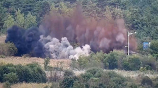La Cor&eacute;e du Nord fait sauter des tron&ccedil;ons de routes la reliant au Sud