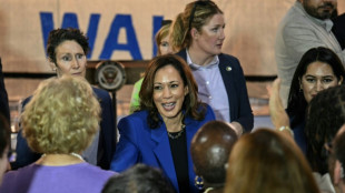 Avant la convention d&eacute;mocrate, Kamala Harris laboure le terrain