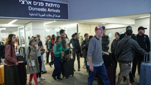 EAU investiga poss&iacute;vel pista 'terrorista' ap&oacute;s incidente em voo para Israel