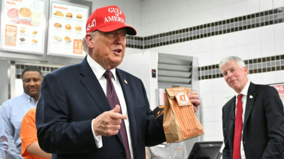 La tourn&eacute;e de hamburgers, ou comment Trump a embrouill&eacute; son monde avant de frapper l'Iran