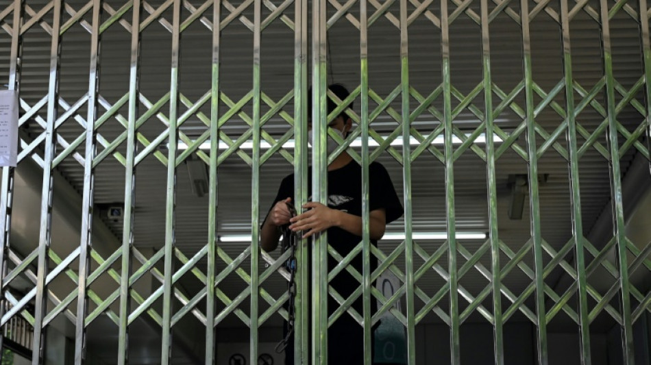 Covid-19: P&eacute;kin ferme des dizaines de stations de m&eacute;tro, prolonge les restrictions