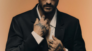 Carl Brave annuncia tour nei teatri italiani