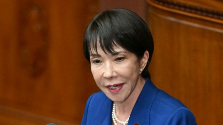 Nova primeira-ministra do Japão promete linha dura com estrangeiros