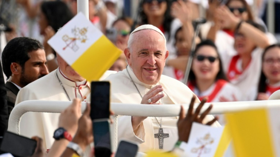 La misa del Papa en Bar&eacute;in, "el sue&ntilde;o de una vida" entre emoci&oacute;n y banderas