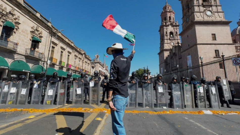 Pelo menos cinco mortos em explos&atilde;o de carro em frente a pr&eacute;dio policial no M&eacute;xico