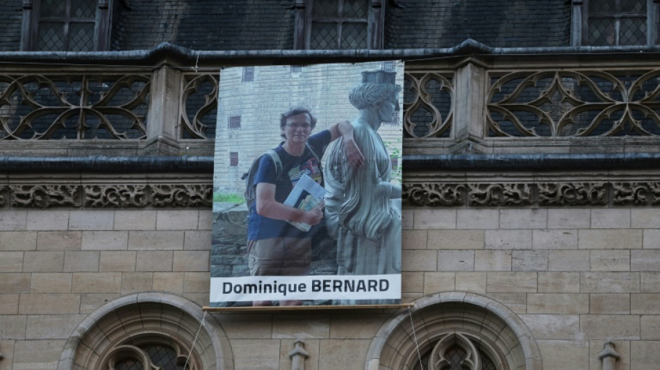 Dominique Bernard, un enseignant "passionn&eacute;" et "appr&eacute;ci&eacute;" devenu un symbole