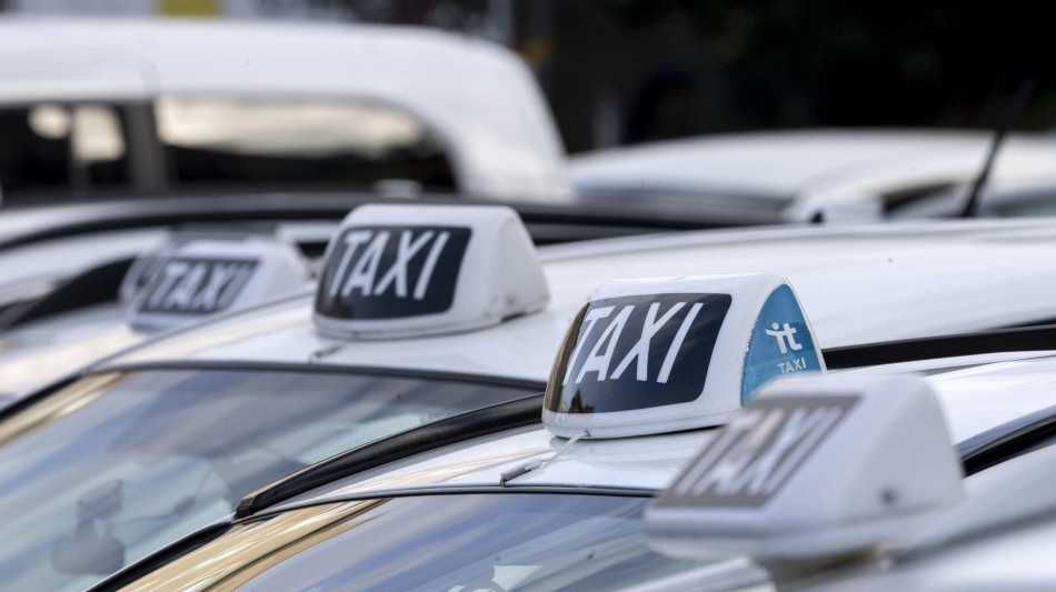 Taxi, 'siamo tanti, manifestazione del 26 si sposta di fronte al Mit '