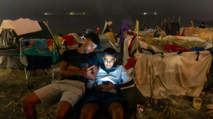 Un incendio quema parte de un campamento de migrantes en el enclave espa&ntilde;ol de Ceuta