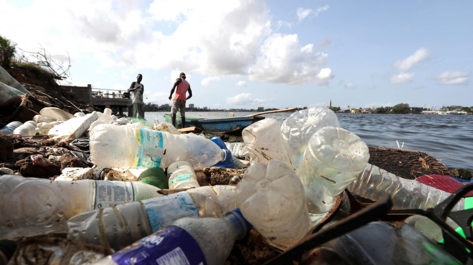 Malati di plastica, causa perdite annue per 1000 miliardi euro