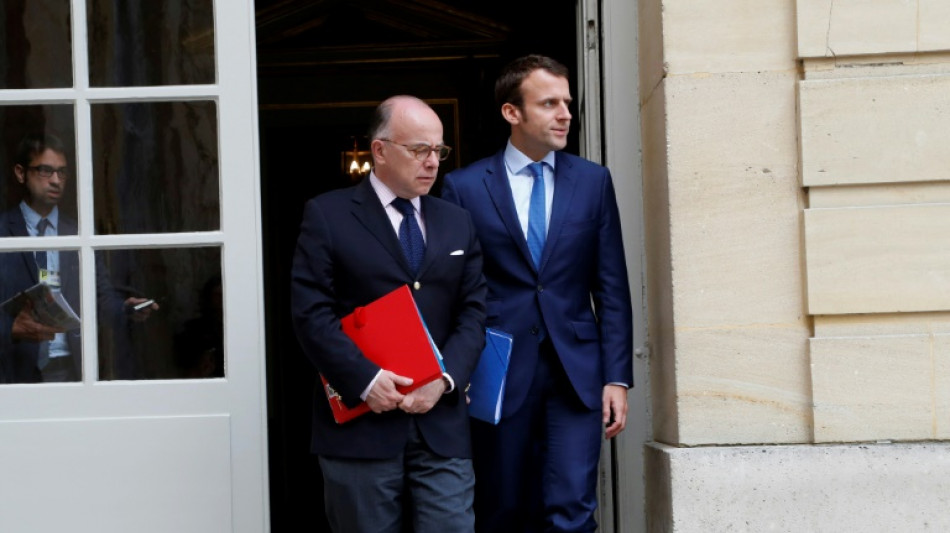 Cazeneuve re&ccedil;u lundi par Macron pour discuter d'une nomination &agrave; Matignon