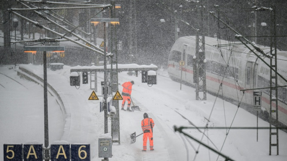 Wintersturm "Elli" sorgt f&uuml;r Schneechaos: Bahnverkehr in Deutschland massiv gest&ouml;rt