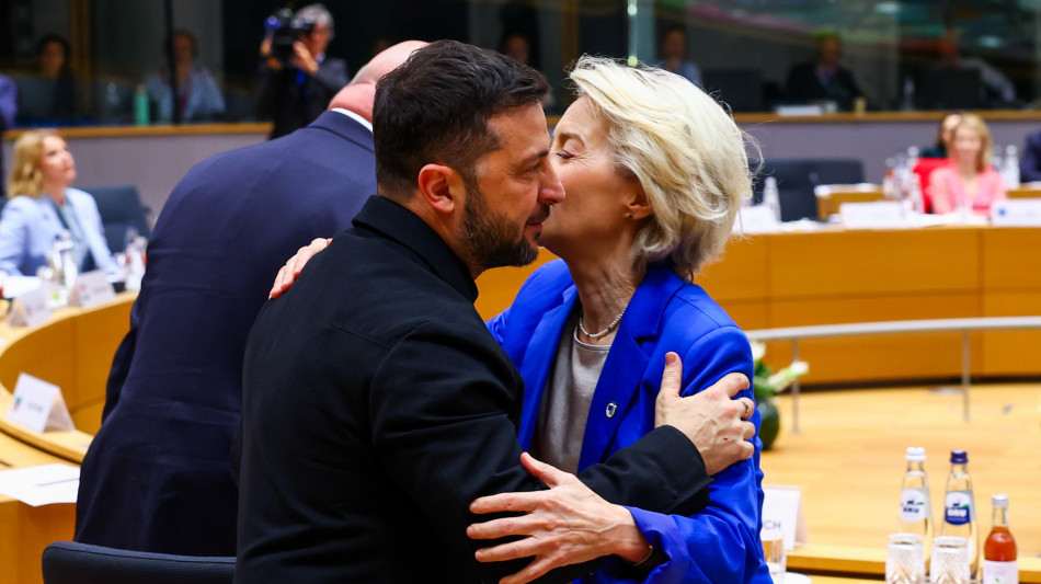 Vertici Ue vedono Zelensky, 'sovranit&agrave; Kiev va rispettata'