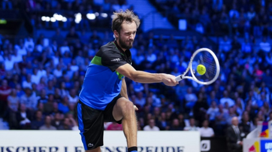 ATP: Medvedev fait craquer Tsitsipas et d&eacute;fendra son titre &agrave; Vienne face &agrave; Sinner