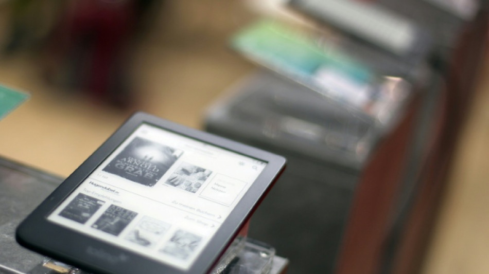 Umfrage: Hälfte der Deutschen liest Bücher zumindest hin und wieder digital