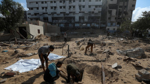 Almeno 3 attacchi su Gaza City, 'bombe vicino a ospedale'