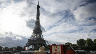 JO-2024: des bouteilles d'eau de Seine en vente pour d&eacute;noncer le co&ucirc;t de sa d&eacute;pollution