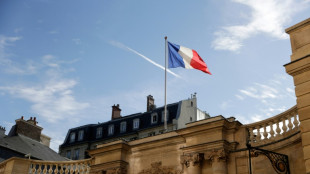 Matignon: Macron presse tour &agrave; tour droite et gauche sur les noms de Bertrand et Cazeneuve