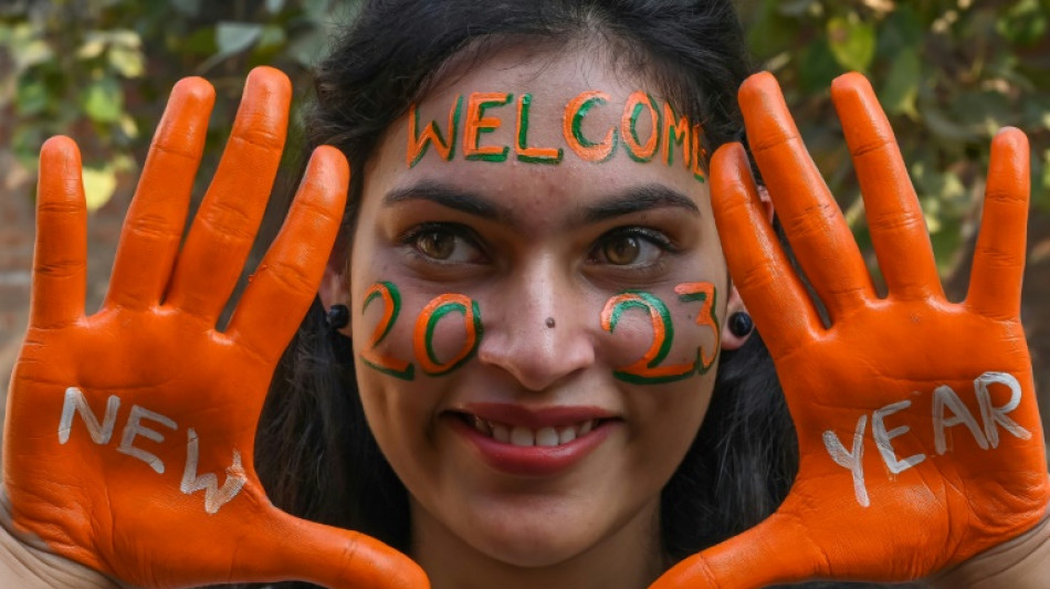 El mundo se despide de 2022 y entra en un 2023 de esperanzas y desaf&iacute;os