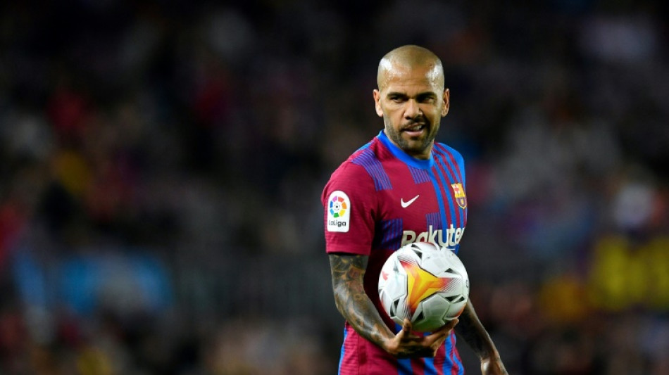 Dani Alves y un palmar&eacute;s r&eacute;cord, emborronado por una condena por violaci&oacute;n