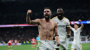 Real Madrid remonta 'in extremis' ante el colista, el Bar&ccedil;a resiste